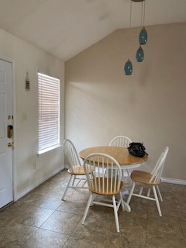 Foto del edificio - 726 Chanticleers Ln