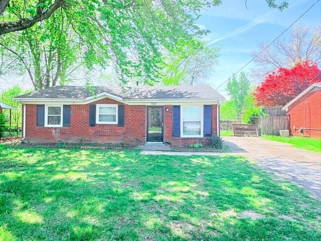 Edenroc Ln. - Edenroc Ln. House