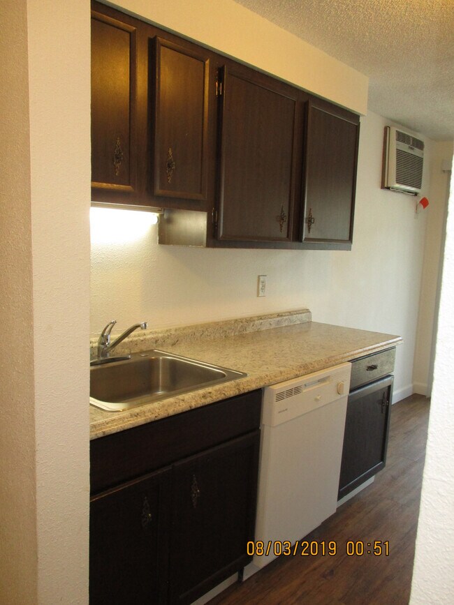 Building Photo - Two Bedroom Condo in Highland Park