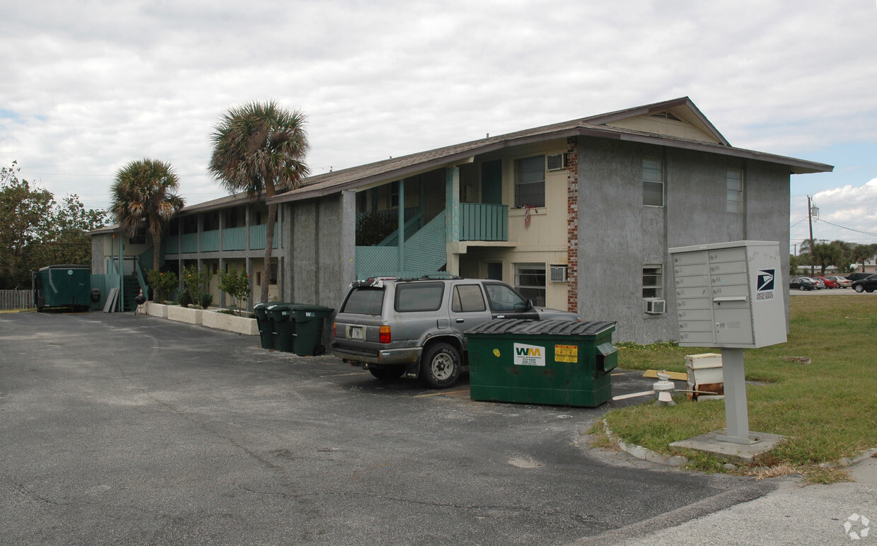 Primary Photo - Beach House Apartments