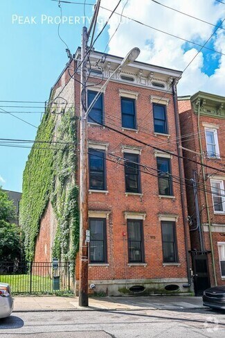 Building Photo - 515 E 12th St