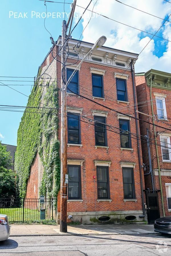 Building Photo - 515 E 12th St