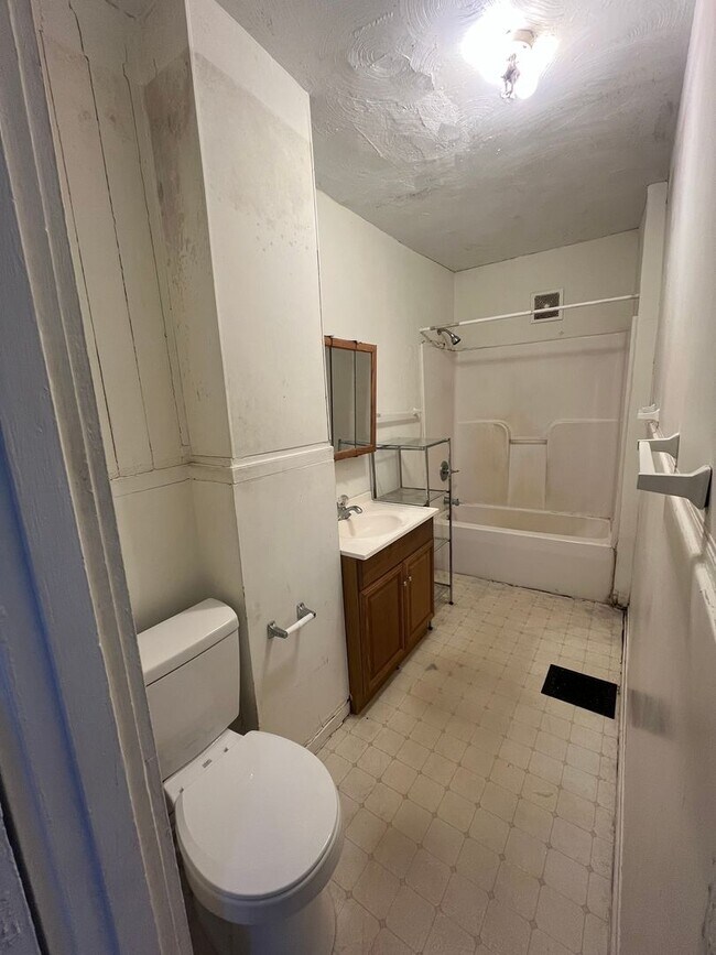 Foto del edificio - 4 Bedroom, 1.5 Bathroom Home in Bellefonte