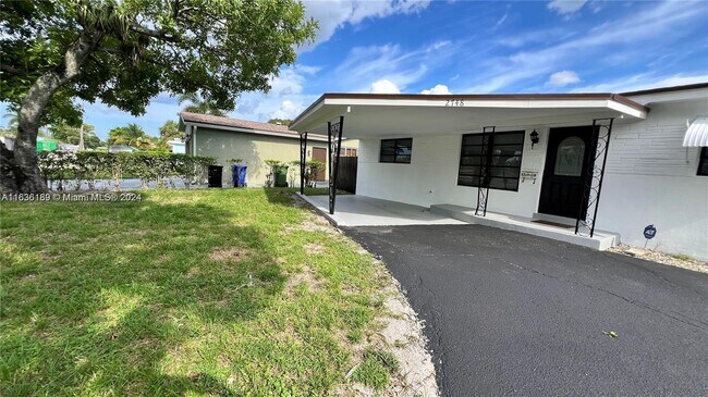 Foto del edificio - 2748 SW 8th St