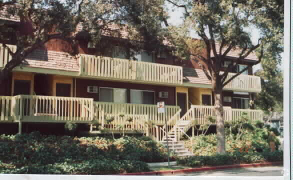Building Photo - Camelot Apartments