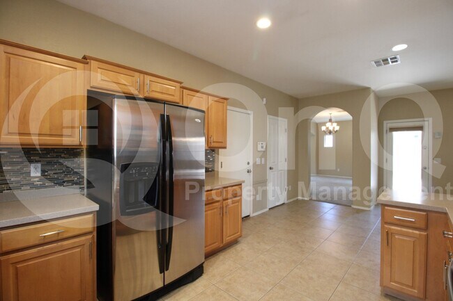 Building Photo - 995 E Blue Spruce Ln