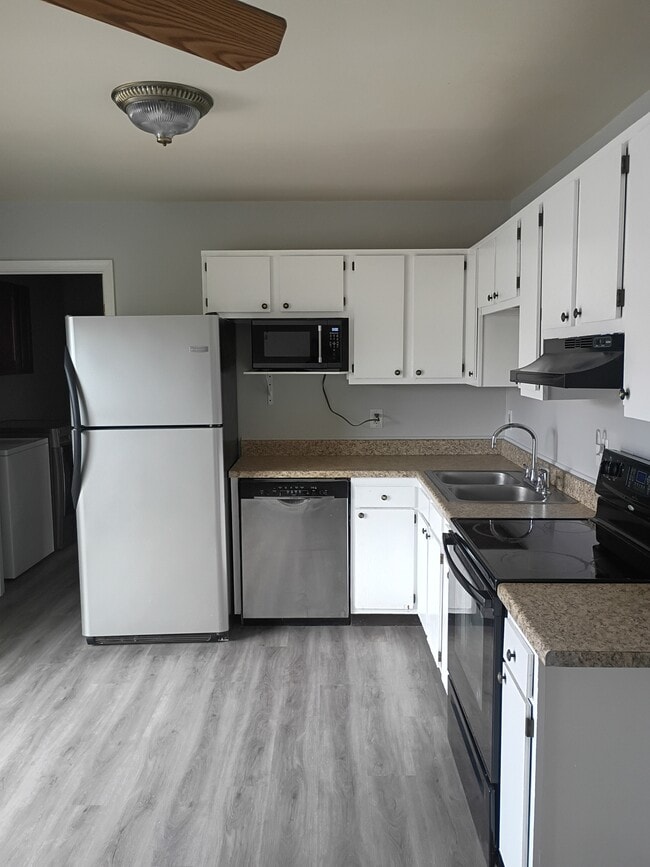 Building Photo - 25 Walnut Mill Ln