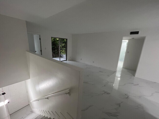 Foto del edificio - 505 Gardens Dr