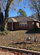 Building Photo - 511 Mark St