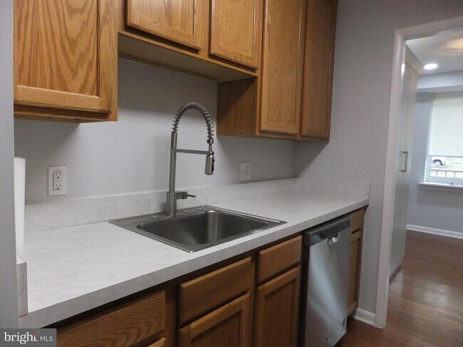 Foto del edificio - 1637 Oakwood Dr