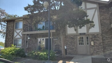 Building Photo - 9 S Frontage Rd