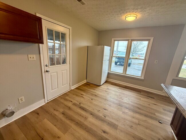 Foto del edificio - 1658 Frank Rd