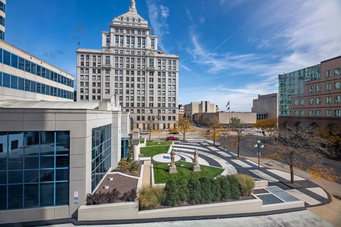 Foto principal - Condo in Downtown Peoria - Twin Towers