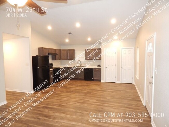 Foto del edificio - 704 W 25th St