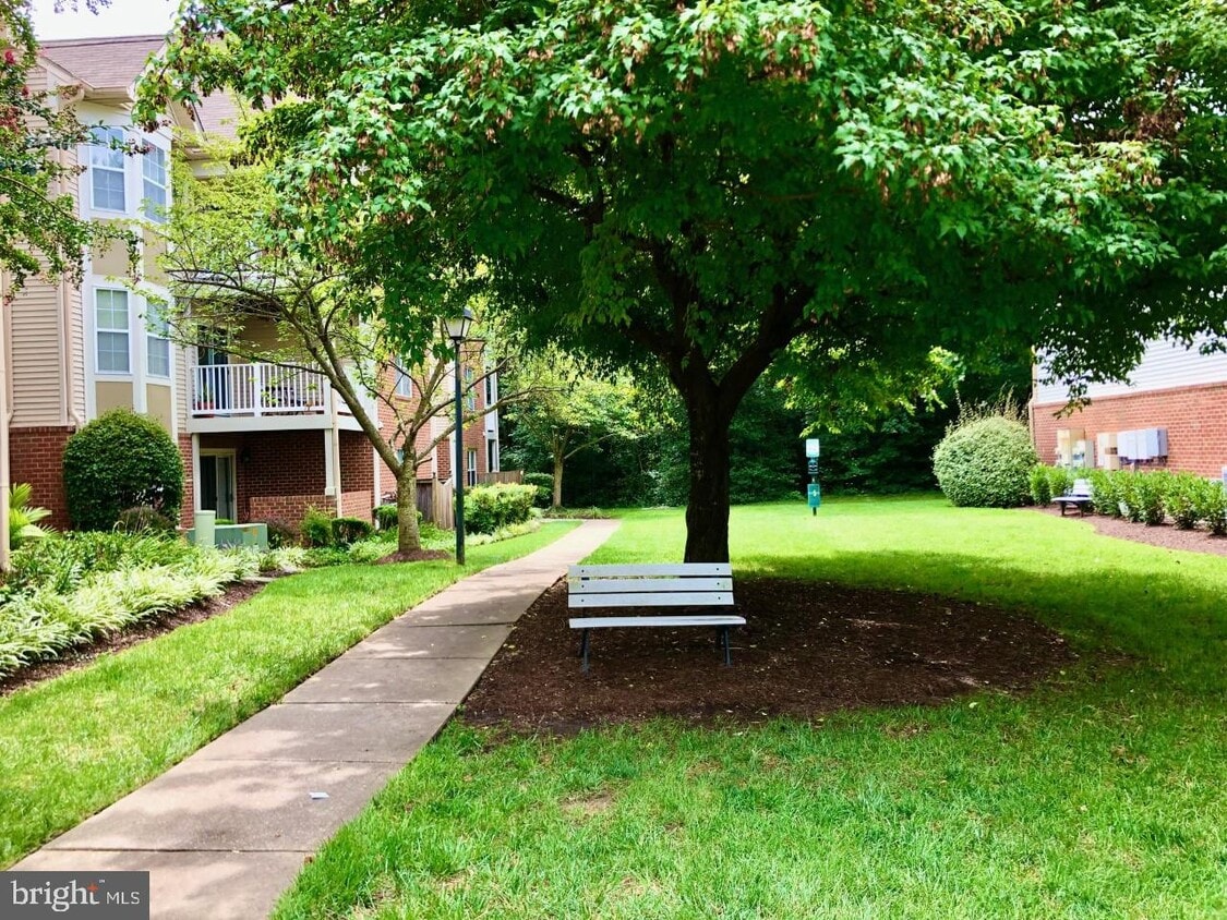Primary Photo - 609 Admiral Dr