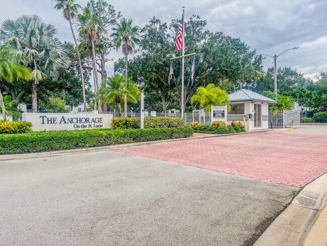 Foto del edificio - 2504 SE Anchorage Cove