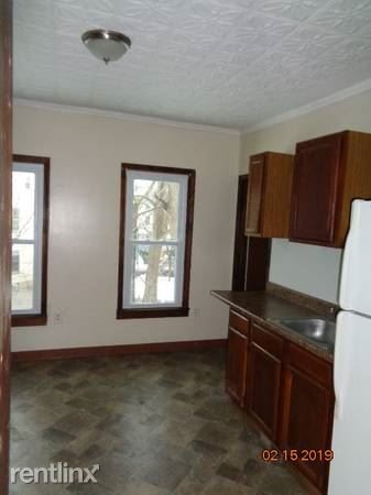 Primary Photo - 4 br, 2 bath Apartment - 262 Webster Ave