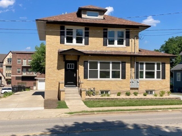 Primary Photo - 330 S 2nd St