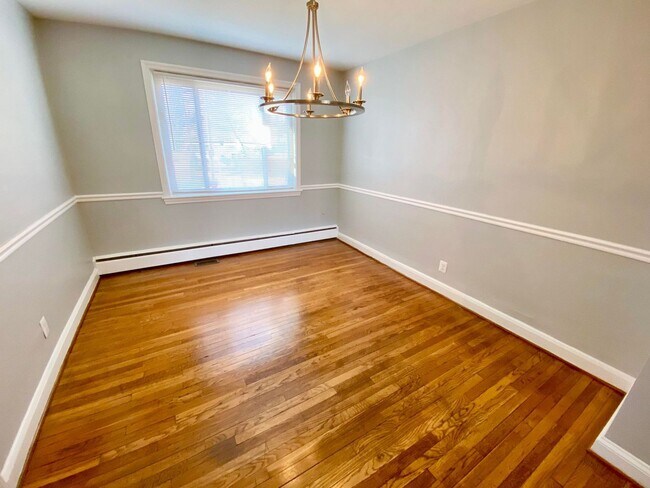 Foto del edificio - Charming 3 Bedroom/2 Bathroom Townhome with In-Unit Laundry in Ramblewood, MD!