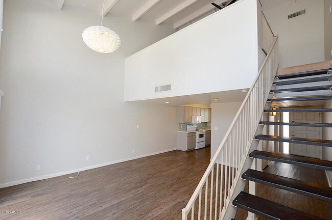 Foto del edificio - 6945 E 2nd St
