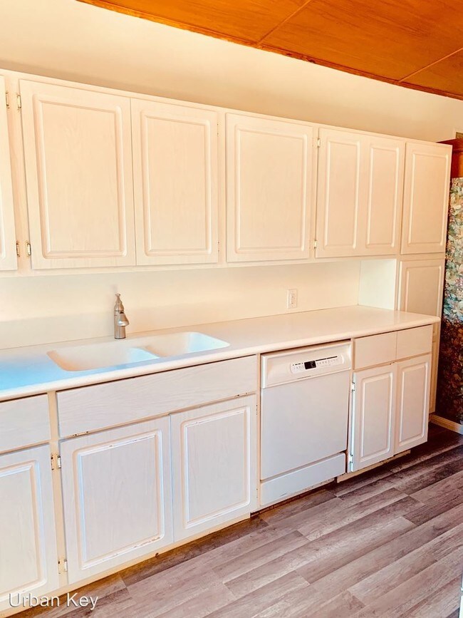 Building Photo - 3 br, 1.5 bath House - 2909 SW 116th St