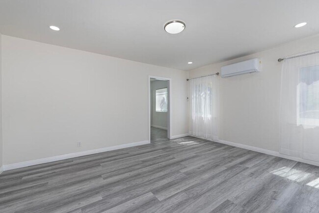 Building Photo - Newly remodeled 3bd 2ba home in Silverlake!