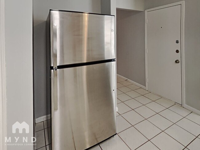 Foto del edificio - 909 Shady Brook Ln