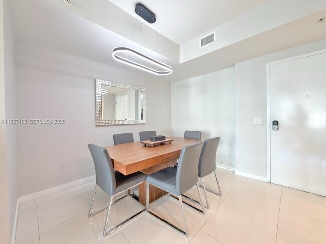 Foto del edificio - 7751 NW 107th Ave