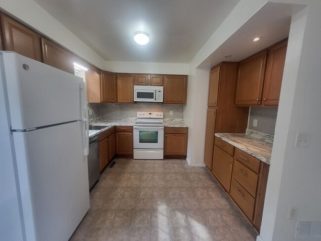 Foto del edificio - Spacious 3-Bedroom Rental Home in Newark