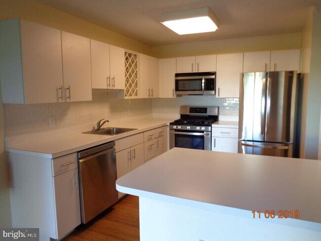 Building Photo - 809 Eagles Chase Dr