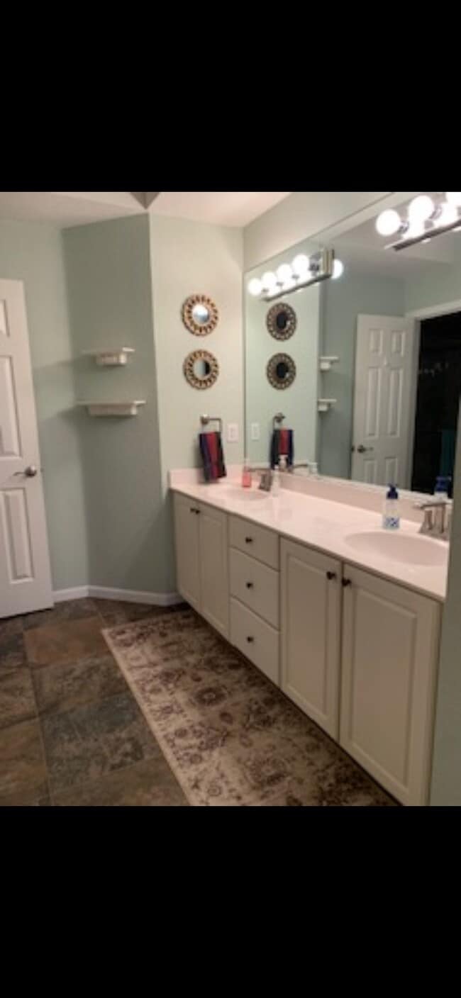 Building Photo - 37 Westshore Falls Ct