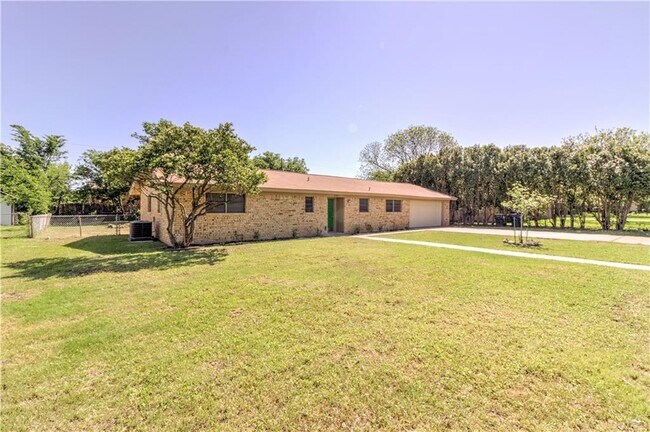 Foto del edificio - 2505 Mesquite Ln