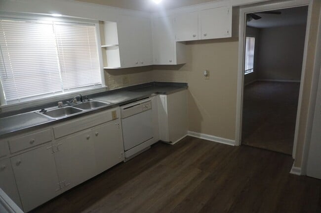 Building Photo - 4007 Glenmere Rd