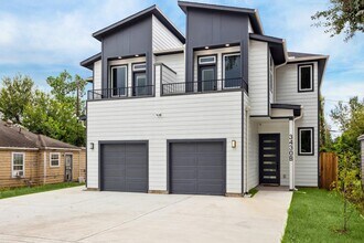 Building Photo - 3430 Mt Pleasant St