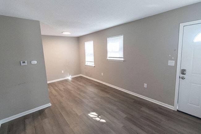 Building Photo - 213 N Ann St