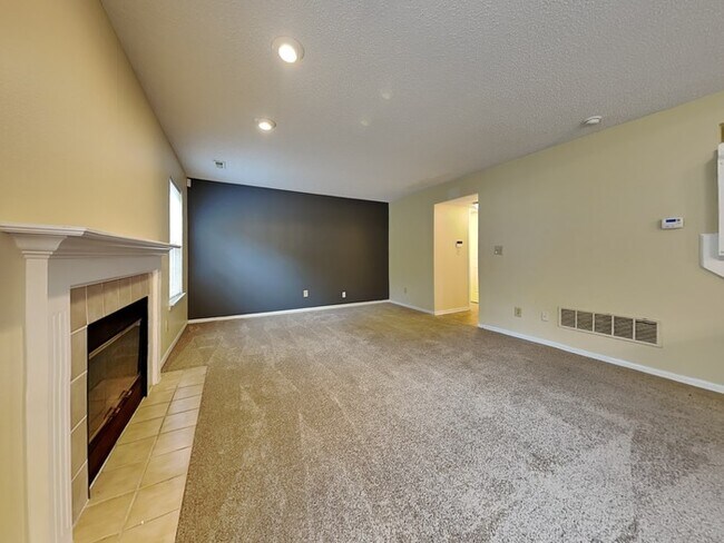 Foto del edificio - Spacious 3-bedroom Home