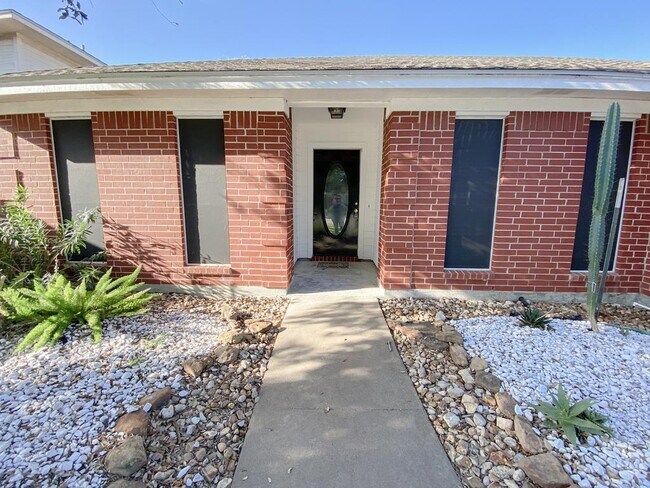 Building Photo - 209 Ashland Creek