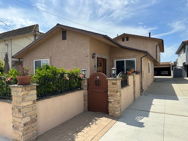 Building Photo - 1107 W 23rd St