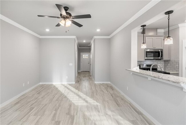 Building Photo - 410 Peach Ave