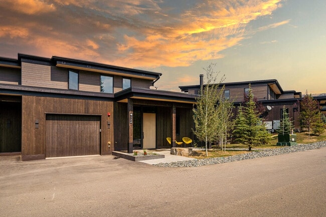 Building Photo - 12 A Treeline Springs Rd