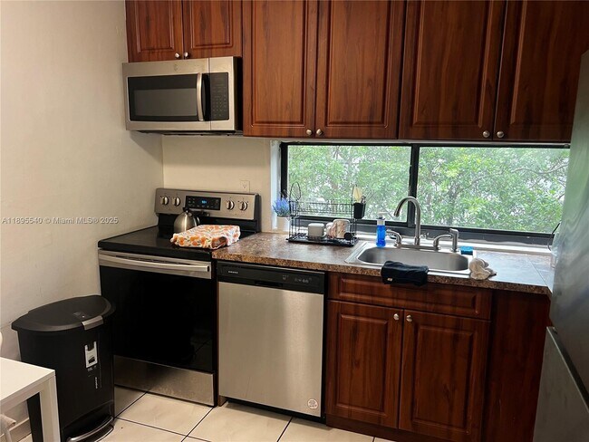 Foto del edificio - 16909 N Bay Rd
