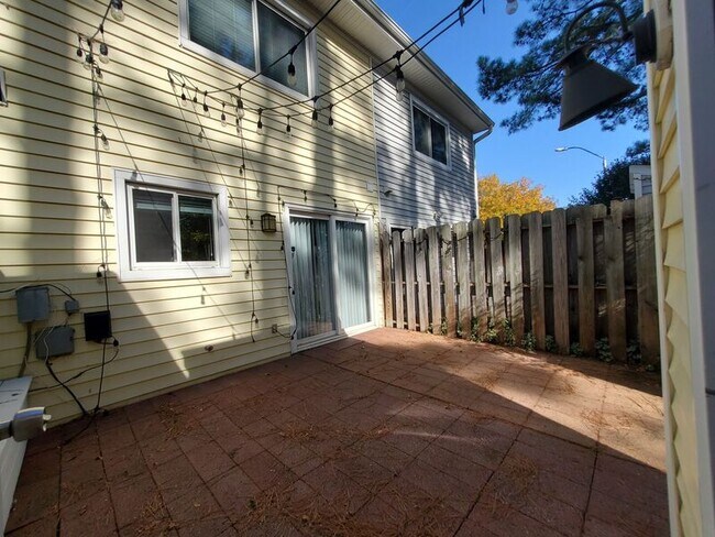 Building Photo - 5803 Shady Grove Cir