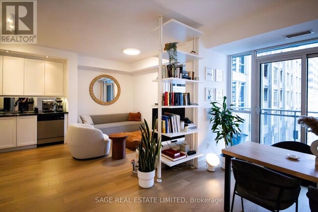 Building Photo - 628 Fleet St