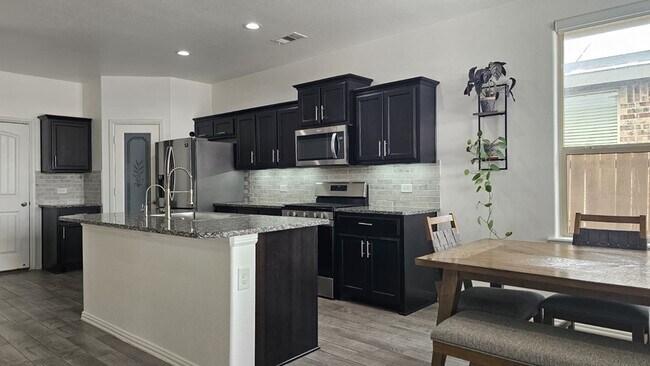 Foto del edificio - 6906 Brisco Rd