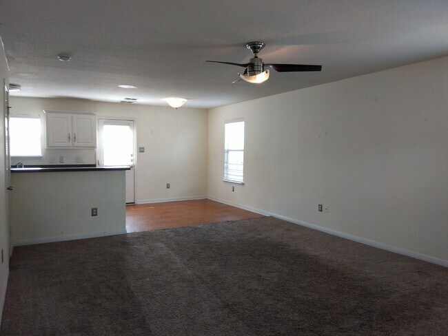 Foto del edificio - *COMING SOON* Bright & Beautiful Two-Story Home in Canyon Crossing with Fenced Backyard!