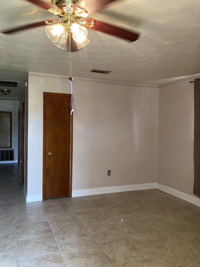 Building Photo - 1337 Maplewood Dr