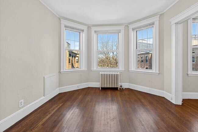 Building Photo - 118 Riverway St