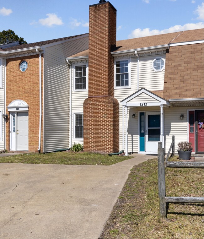 Building Photo - 1213 Basswood Ct