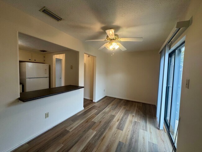 Foto del edificio - Newly Updated