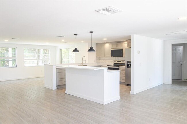 Foto del edificio - 4416 Rudder Way
